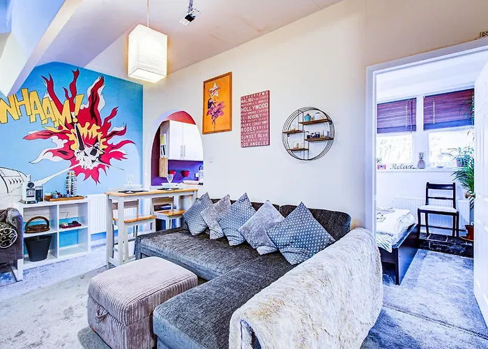 Entire Artistic Open-Apartment