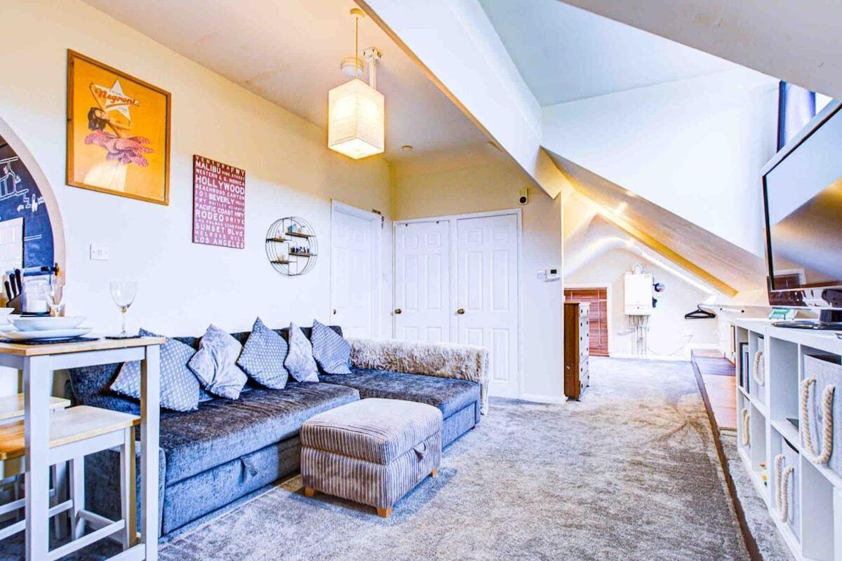 Apartment Entire Artistic Open-apartment Southend-on-Sea