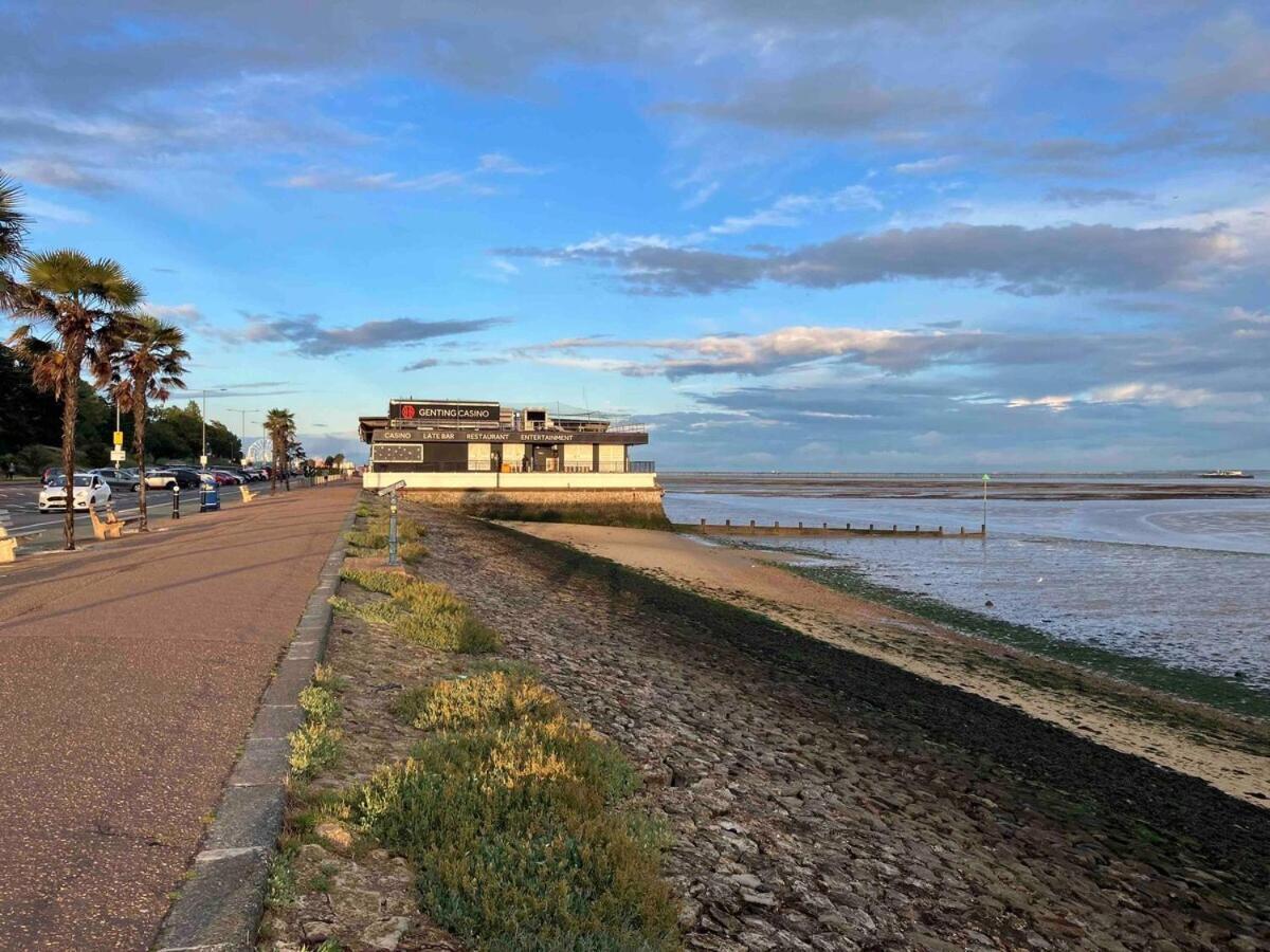 Entire Artistic Open-apartment Southend-on-Sea