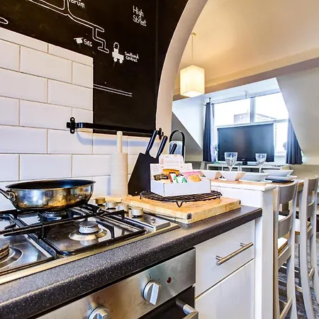 Entire Artistic Open-Apartment Southend-on-Sea Exterior photo